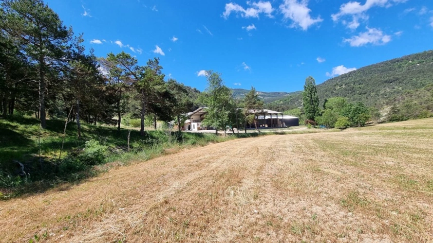 Photos 2 - Rurale - Belle exploitation agricole caprine - 3560 m2 de bâtiments -